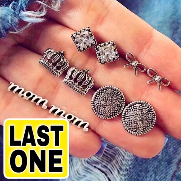 Jewelry - ⚜️[𝟯/$𝟭𝟴]⚜️Silver Crystal Word Bow Earrings NEW